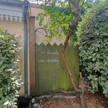 Holiday home Maison Soulacaise Renovee Avec Jardin, A 300m De La Plage, 5 Chambres, 11 Pers., Equipements Modernes - Fr-1-648-154