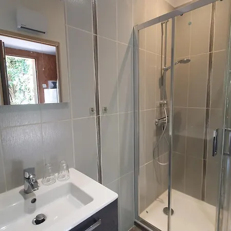 Dom wakacyjny Maison Soulacaise Renovee Avec Jardin, A 300m De La Plage, 5 Chambres, 11 Pers., Equipements Modernes - Fr-1-648-154 *